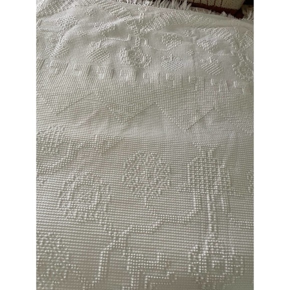 White QUEEN BEDSPREAD - Picture 8 of 15